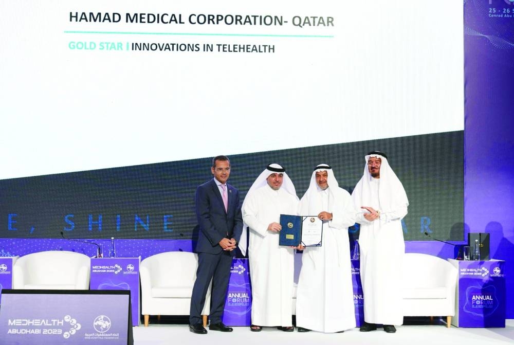 HMC officials receiving the award.