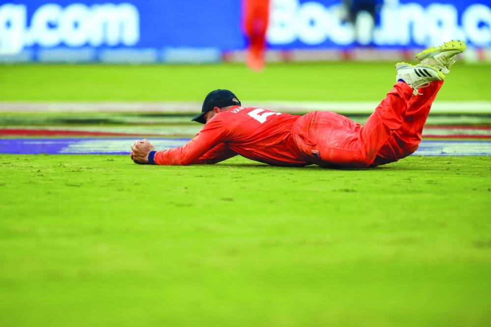Netherlands' Roelof van der Merwe takes a catch to dismiss New Zealand's Mark Chapman during the 2023 ICC Men's Cricket World Cup one-day international (ODI) match between New Zealand and Netherlands at the Rajiv Gandhi International Stadium in Hyderabad on October 9, 2023. (Photo by Noah SEELAM / AFP) / -- IMAGE RESTRICTED TO EDITORIAL USE - STRICTLY NO COMMERCIAL USE --