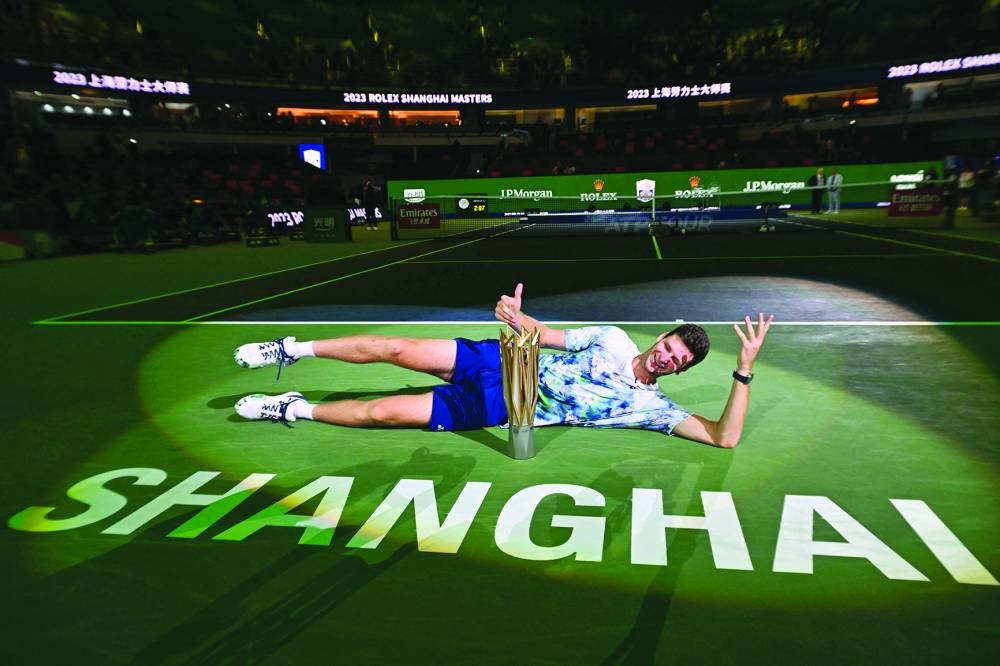 
Poland’s Hubert Hurkacz celebrates with the winner’s trophy after defeating Russia’s Andrey Rublev in their final at the Shanghai 
Masters yesterday. (AFP) 