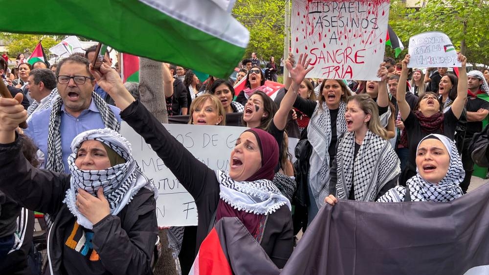 Demonstrators gather to express support for Palestinians in front of Israeli embassy, in Santiago, Chile Thursday. REUTERS/Rodrigo Gutierrez