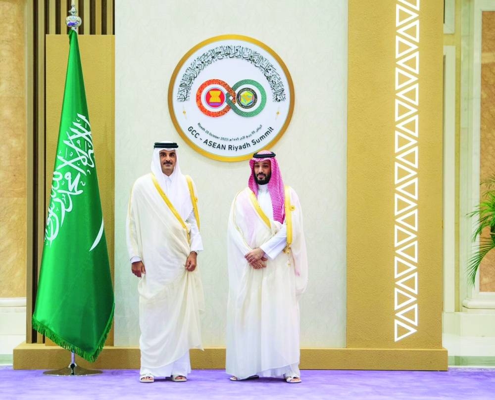 His Highness the Amir Sheikh Tamim bin Hamad al-Thani with Saudi Crown Prince and Prime Minister Prince Mohamed bin Salman at the Riyadh summit.