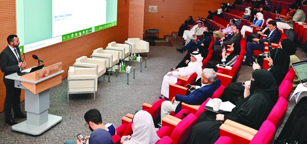 The seminar in session.