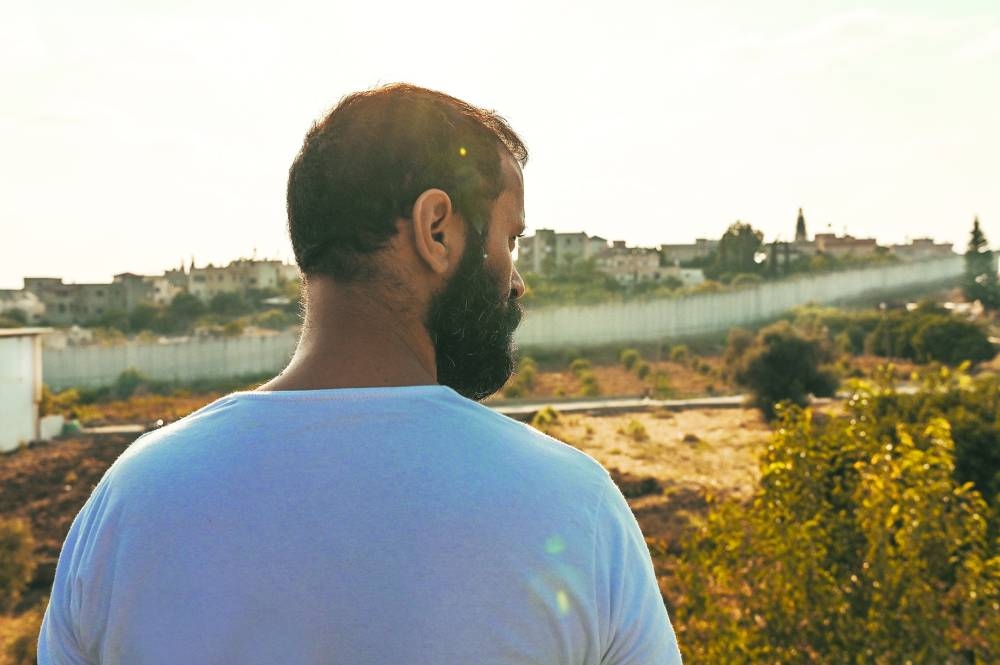 A scene from 200 Meters.