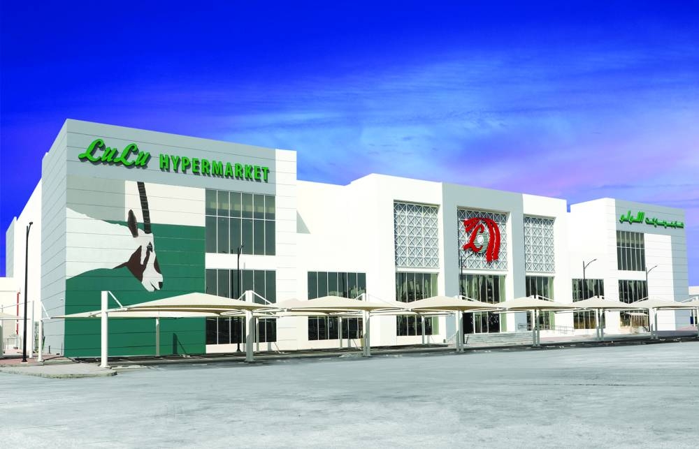 The new store offers a diverse selection of fresh fruits, vegetables, meats, seafood, delicatessen, a roastery, all groceries, health and beauty, household, garments, electronics, electrical, IT and mobiles sourced globally. 