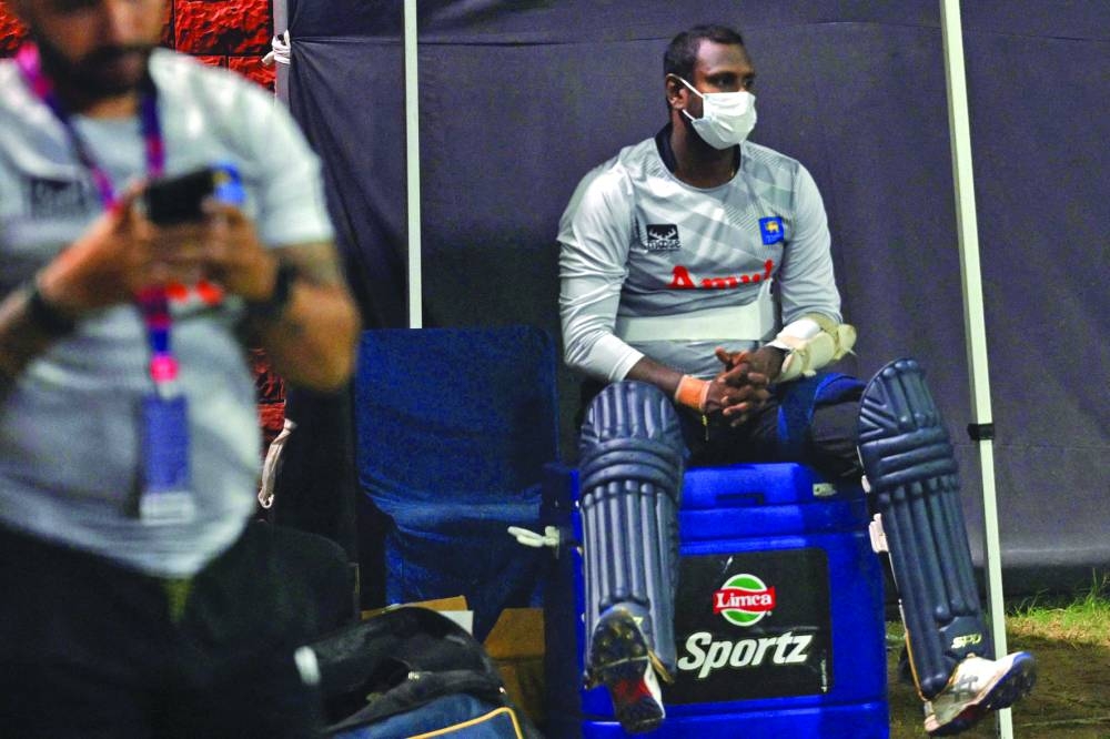 Sri Lanka’s Angelo Mathews wearing a facemask attends a practice session amid smoggy conditions on the eve of their 2023 ICC World Cup match against Bangladesh in New Delhi. (AFP)