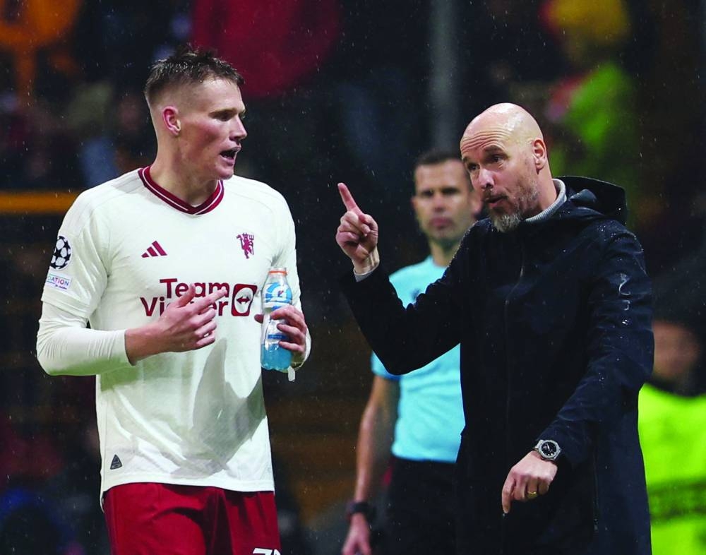 
Manchester United manager Erik ten Hag talks to midfielder Scott McTominay during the 
Champions League group match against Galatasaray in Istanbul on Wednesday. (Reuters) 
