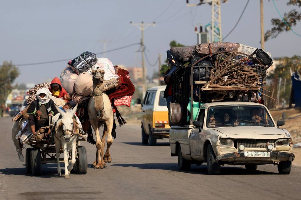 Palestinian flee from Khan Yunis to Rafah in the southern Gaza Strip on Monday, after the Israeli army called on people to leave certain areas in the city. AFP