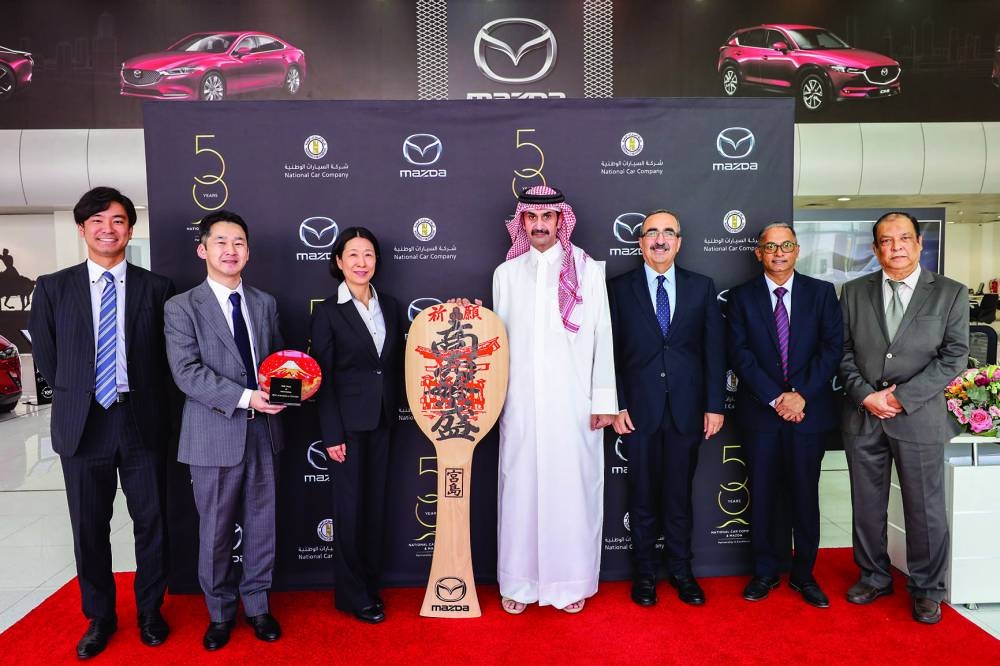 Sheikh Ahmad, Keiko Kawajiri and other officials with symbolic Shamoji (rice paddle).