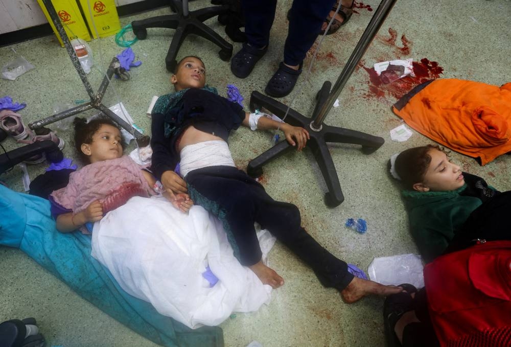 Wounded Palestinian children lie on the floor at Nasser hospital, following Israeli strikes on Ma'an school east of Khan Younis, in Khan Younis in the southern Gaza Strip, on Tuesday. REUTERS