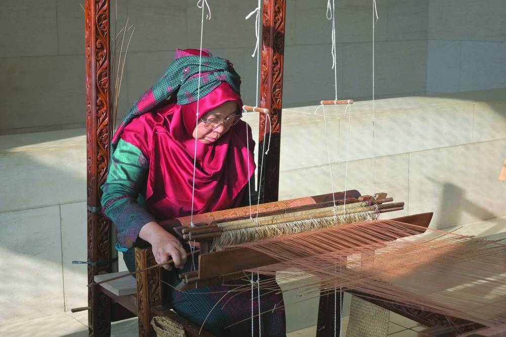 The event was enriched by a demonstration of songket, a traditional handwoven textile renowned for its exquisite patterns and cultural significance.