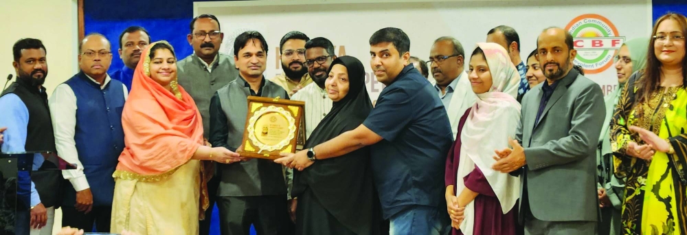 Hajikka’s family members receive a memento on the occasion.