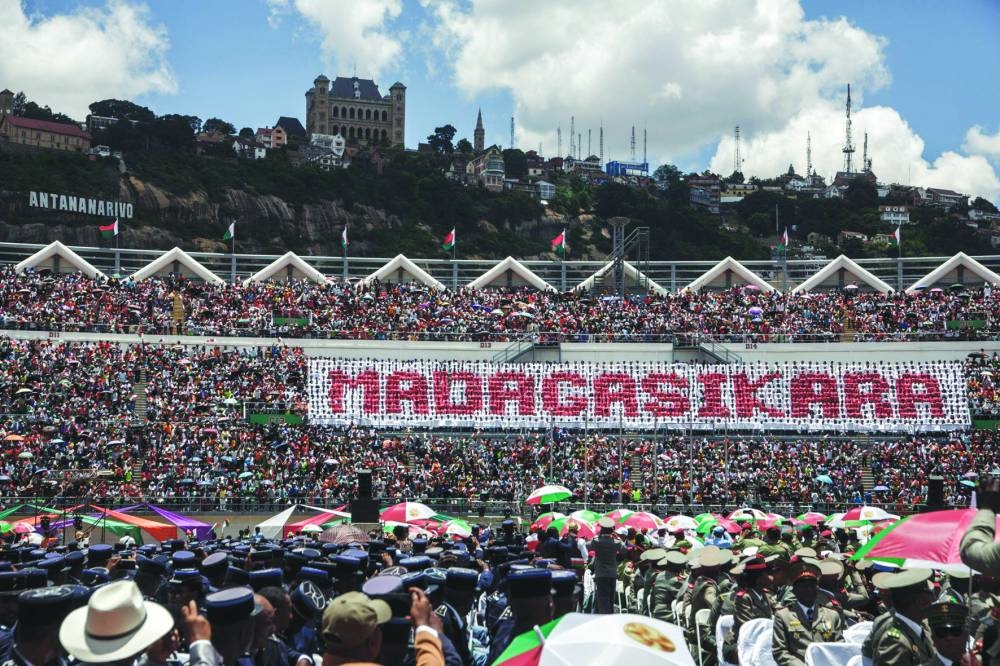 
Throngs of crowds attend presidential inauguration ceremony. 