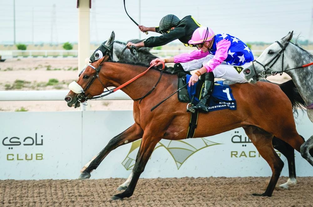 
Abdulla Rashid al-Kubaisi, QREC Racing Manager, presented the trophies to connections of Image Du Croate, which won the Ras Umm Hasah Cup. PICTURES: Juhaim 