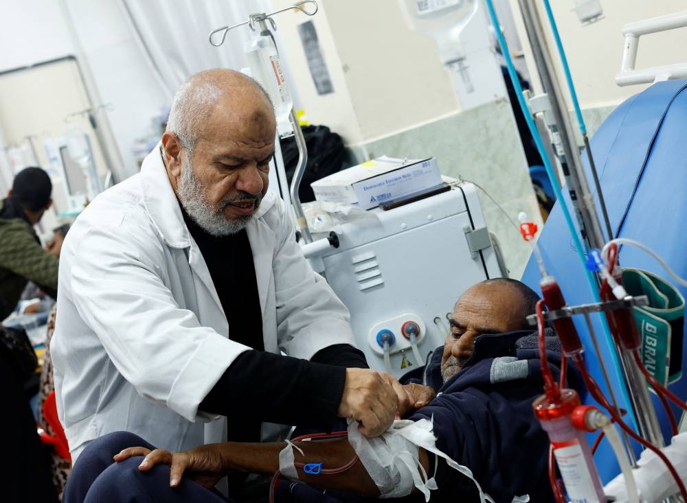 A Palestinian kidney patient undergoes dialysis, in a hospital in Rafah in the southern Gaza Strip, on Monday. REUTERS