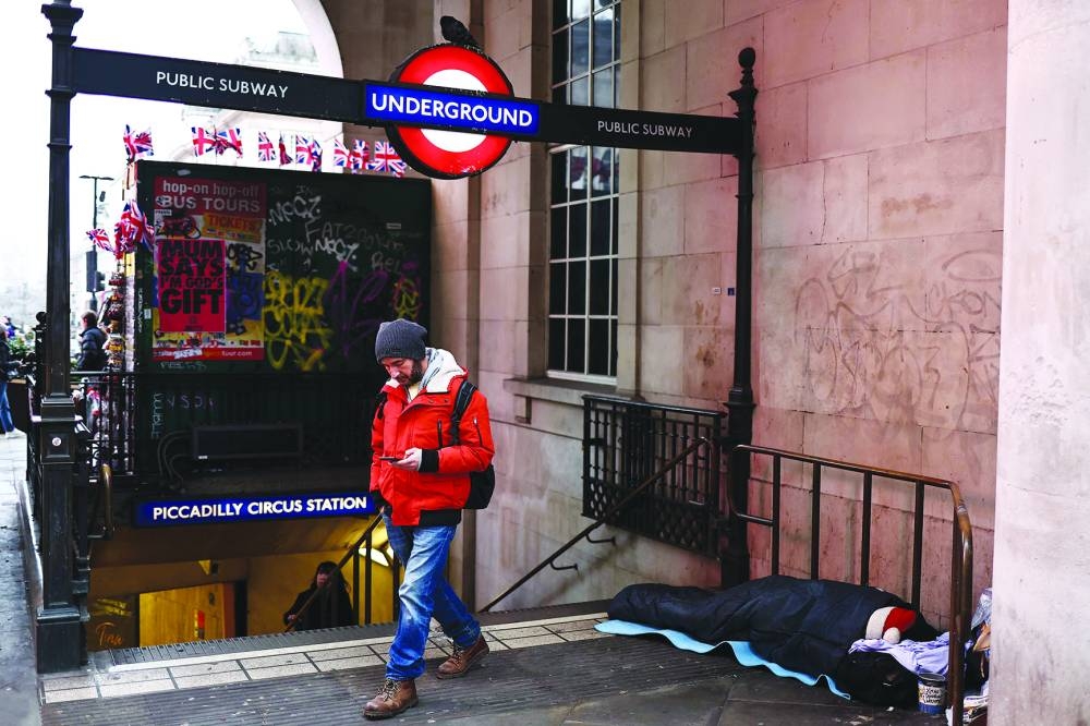 
Boxing Day footfall from shoppers was up 4% across all UK retail, high streets enjoyed a nearly 10% increase in shoppers on last Boxing Day, while central London saw footfall up 10.6% compared with last year. 