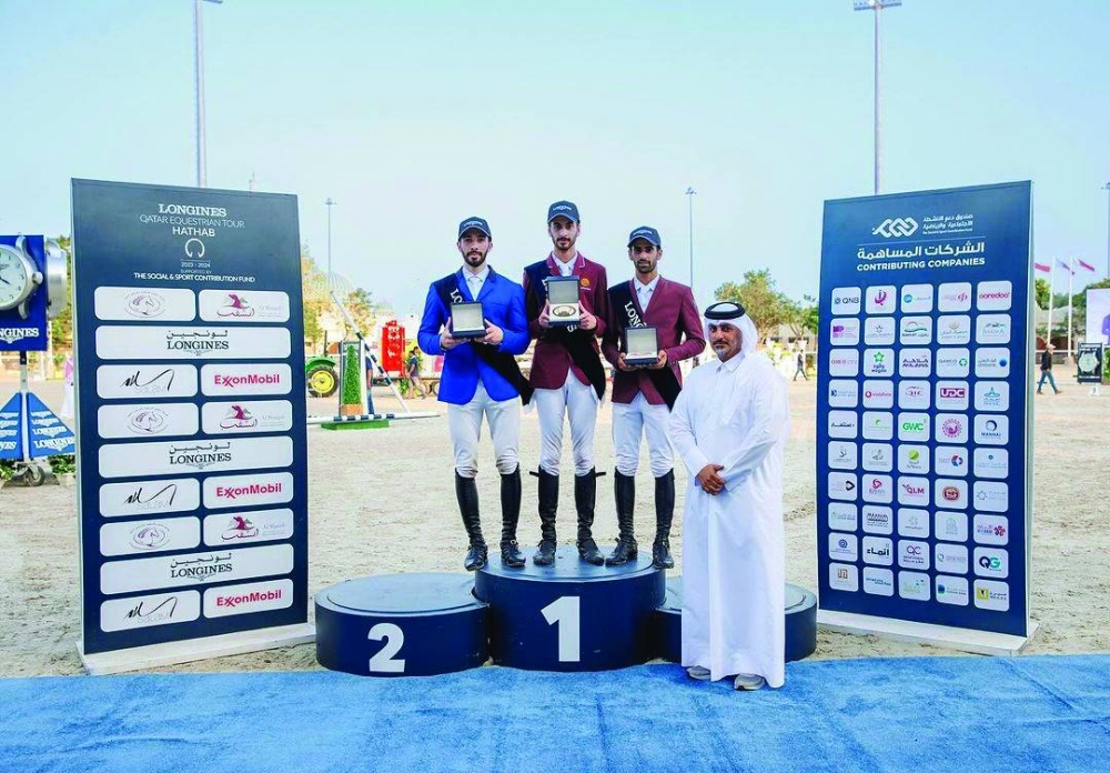 
Ali al-Rumaihi, deputy head of the Hathab’s organising committee, poses with the podium finishers of the Big Tour Class. 