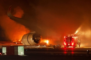 Five dead after JAL airliner crashes into plane at Tokyo airport - Vimarsana News