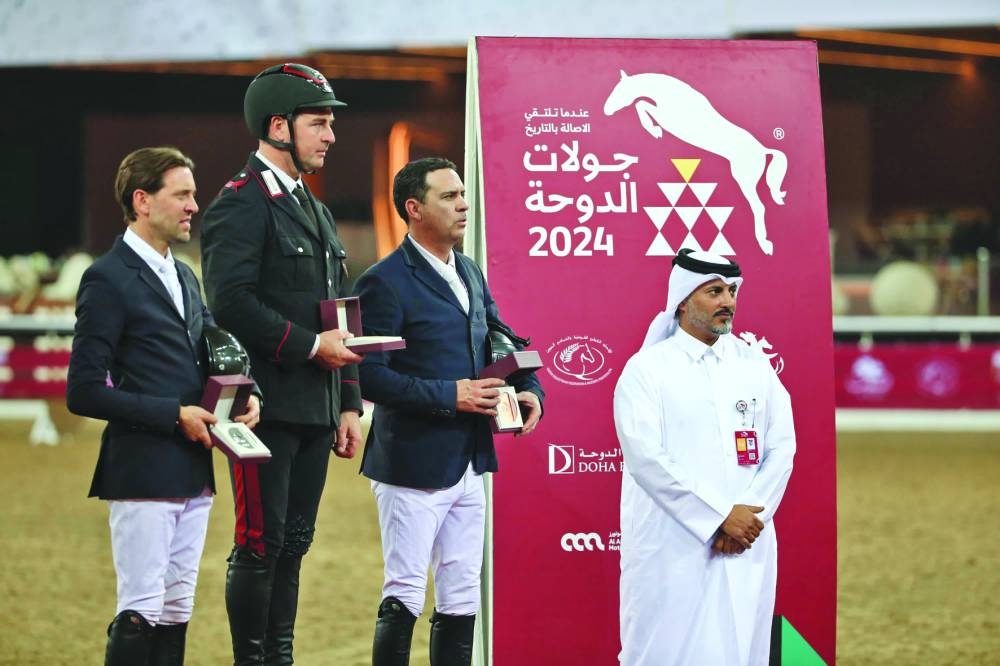 
Member of the Supreme Organising Committee of the Doha Tour Ali bin Yousef al-Rumaihi poses with the 1.50m CSI4* podium winners. 