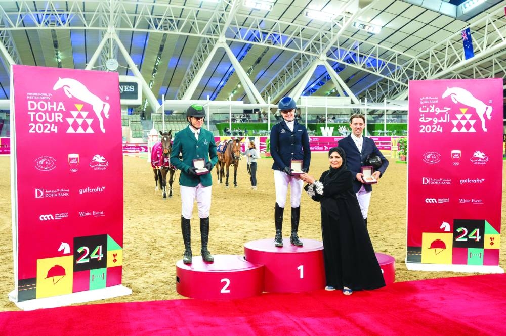
Dr Iman al-Ansari, Director of Government Relations and Public Affairs at Al Abdulghani Motors, presented the trophies to podium winners of the CSI4* 1.50m class. 