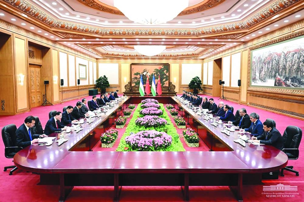 
Uzbekistan’s President Shavkat Mirziyoyev and Chinese President Xi Jinping holding a meeting in Beijing. 