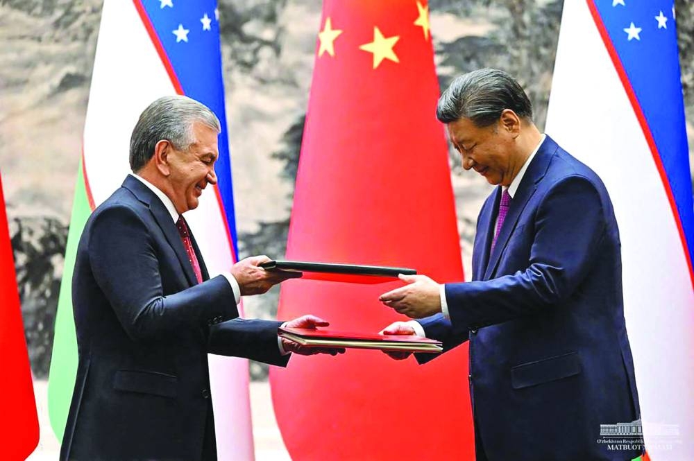
Uzbekistan’s President Shavkat Mirziyoyev and Chinese President Xi Jinping attending a signing ceremony following their talks in Beijing. 