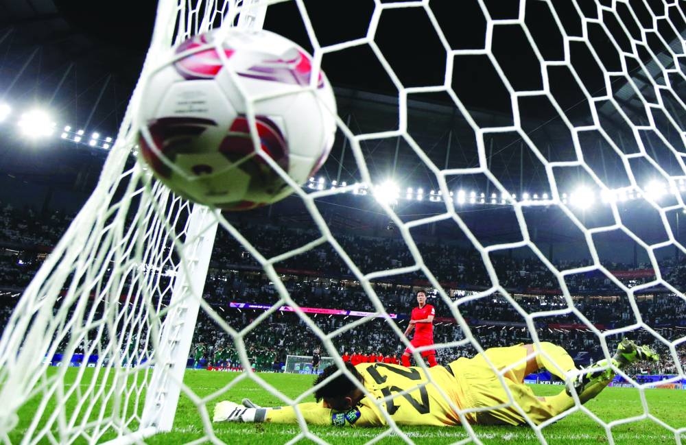 South Korea’s Kim Young-gwon scores a penalty during the shootout against Saudi Arabia in their AFC Asian Cup Round of 16 clash at Education CIty Stadium in Doha on Tuesday. (Reuters)