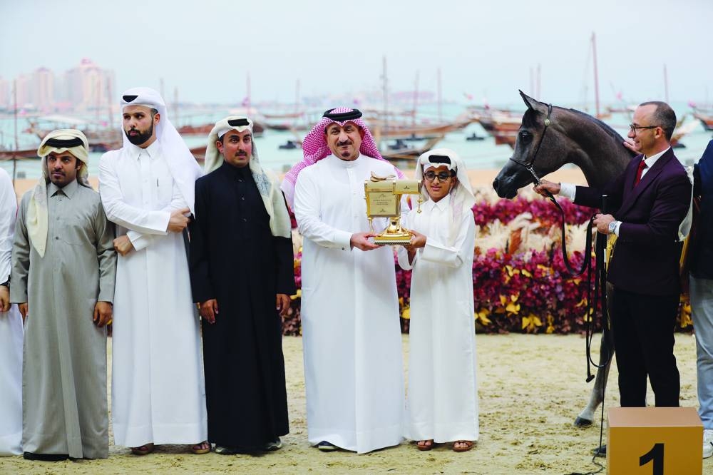 
The connections of Yearling Colts Championship winner Afreen Al Shaqab pose with the trophy. 