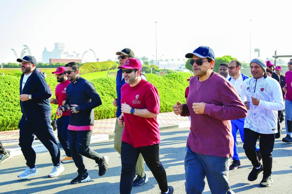 Many QIIB employees led by CEO Dr Abdulbasit Ahmad al-Shaibei took part in physical exercises on the Doha Corniche as part of the bank's QNSD celebrations Tuesday.