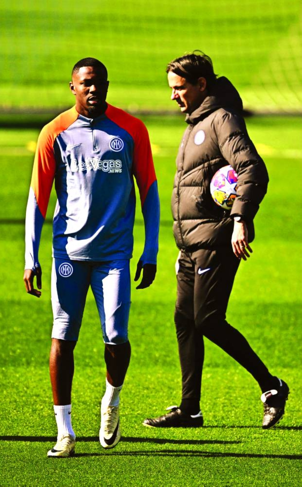 Inter Milan’s forward Marcus Thuram and coach Simone Inzaghi (right) during a training session on Monday, on the eve of the UEFA Champions League last 16 first leg match against Atletico Madrid at the training centre in Appiano Gentile near Milan. (AFP)