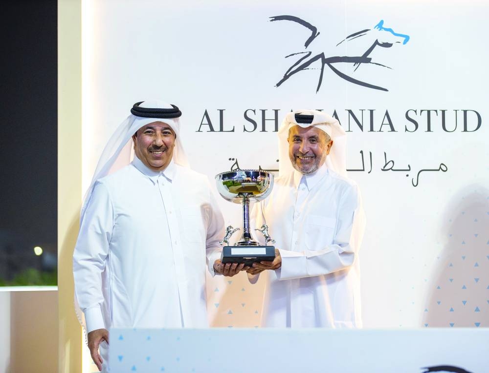 
His Highness Sheikh Mohamed bin Khalifa al-Thani crowned the connection of Ends Of The Earth, which won the Jaafer Thoroughbred Handicap Cup. 