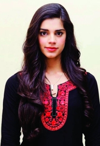 Close encounter with the versatile Sanam Saeed - Vimarsana News