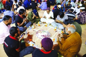 Iftar tent at Muraikh hosts 15,000 people - Vimarsana News