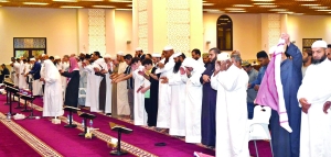 Qatar's faithful throng mosques to offer special night prayers - Vimarsana News