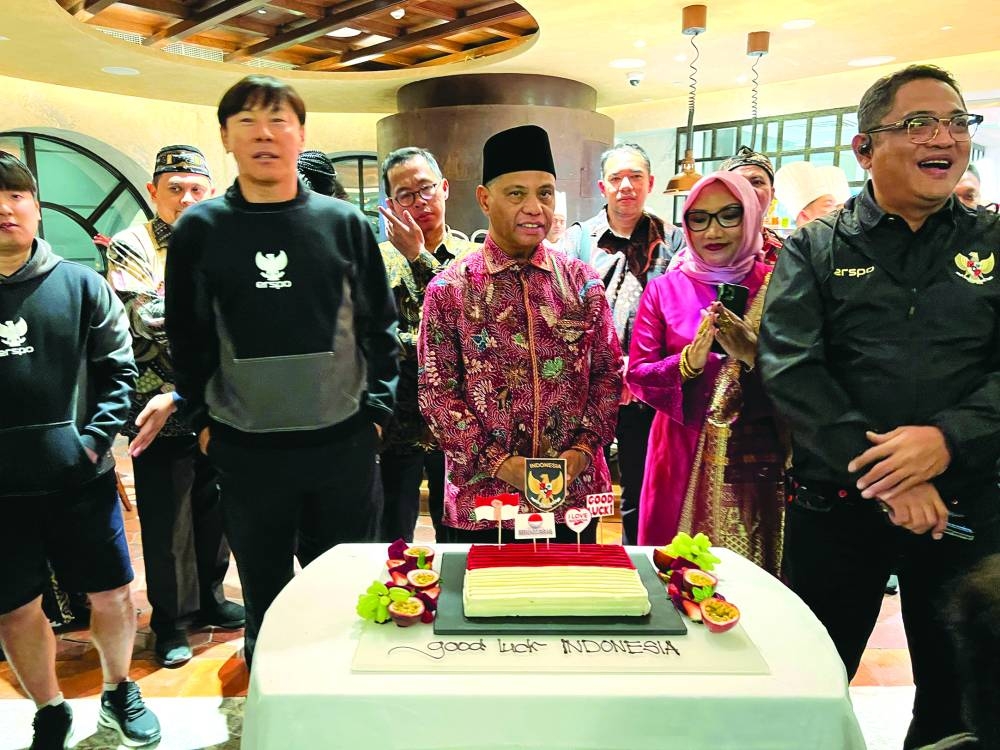 Indonesian ambassador Ridwan Hassan led the welcoming of the Indonesian national team in Doha recently.