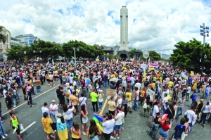 Thousands protest in Canaries over mass tourism - Vimarsana News