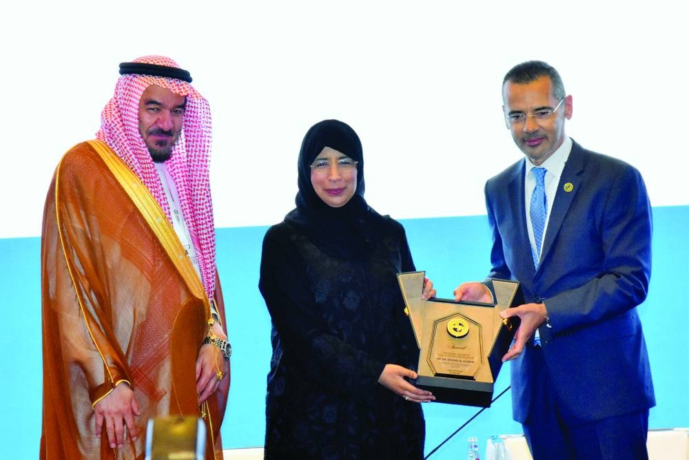PAGE ONE PIC - D/C is fine pls: HE the Minister of Public Health Dr Hanan Mohammed al-Kuwari receiving the  'Visionary Leader Award in Health System Excellence' yesterday in Doha. PICTURE: Thajudheen.
