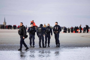 66 migrants trying to cross channel rescued off France coast - Vimarsana News