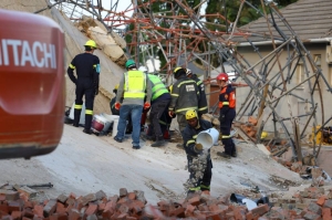 Building collapse in South Africa leaves 4 dead, dozens trapped - Vimarsana News