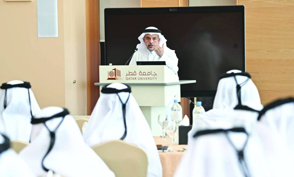Dr Omar al-Ansari addressing Qatari faculty.