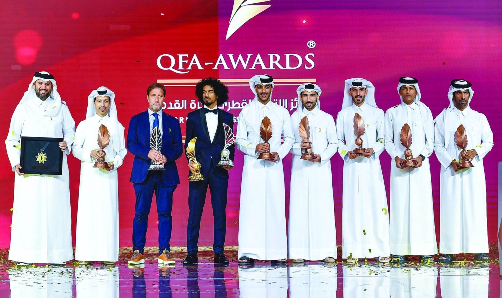 HE Sheikh Hamad bin Khalifa bin Ahmed al-Thani receives the Order of Achievement award from Jassim bin Rashid al-Boenain. PICTURE: Noushad Thekkayil