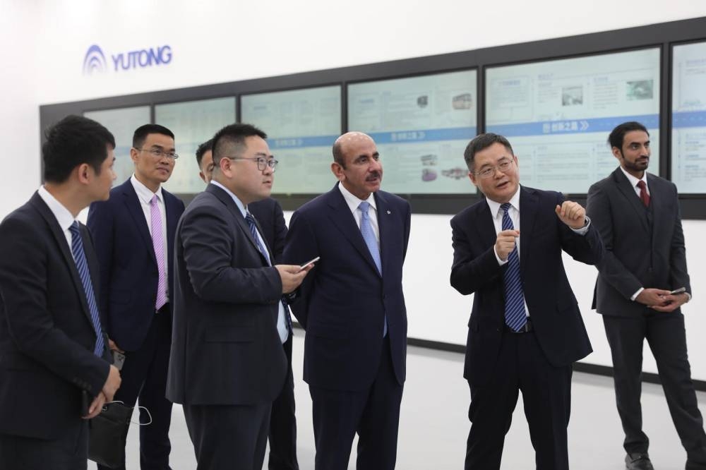 HE the Minister of Transport Jassim bin Saif Al Sulaiti visits a Yutong e-bus factory in China.