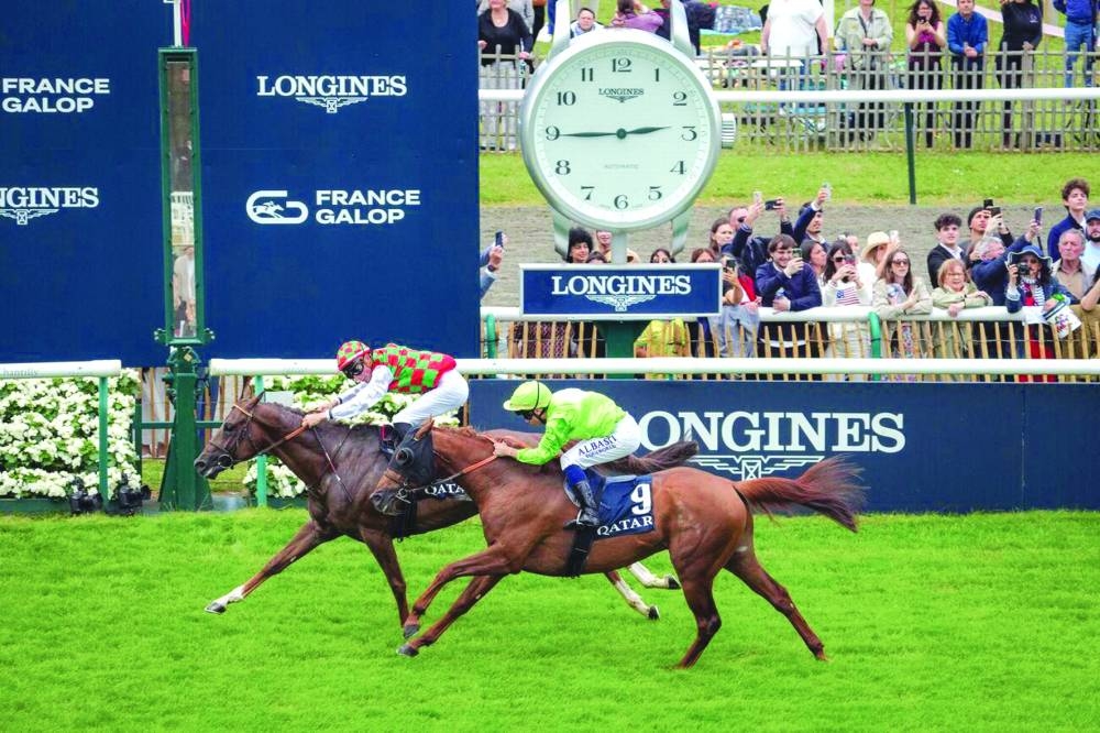 Jockey Loritz Mendizabal guided Muraad to Gr1 PA Qatar Derby des Pur-Sang Arabes de 4 Ans victory at Chantilly, France, on Sunday.