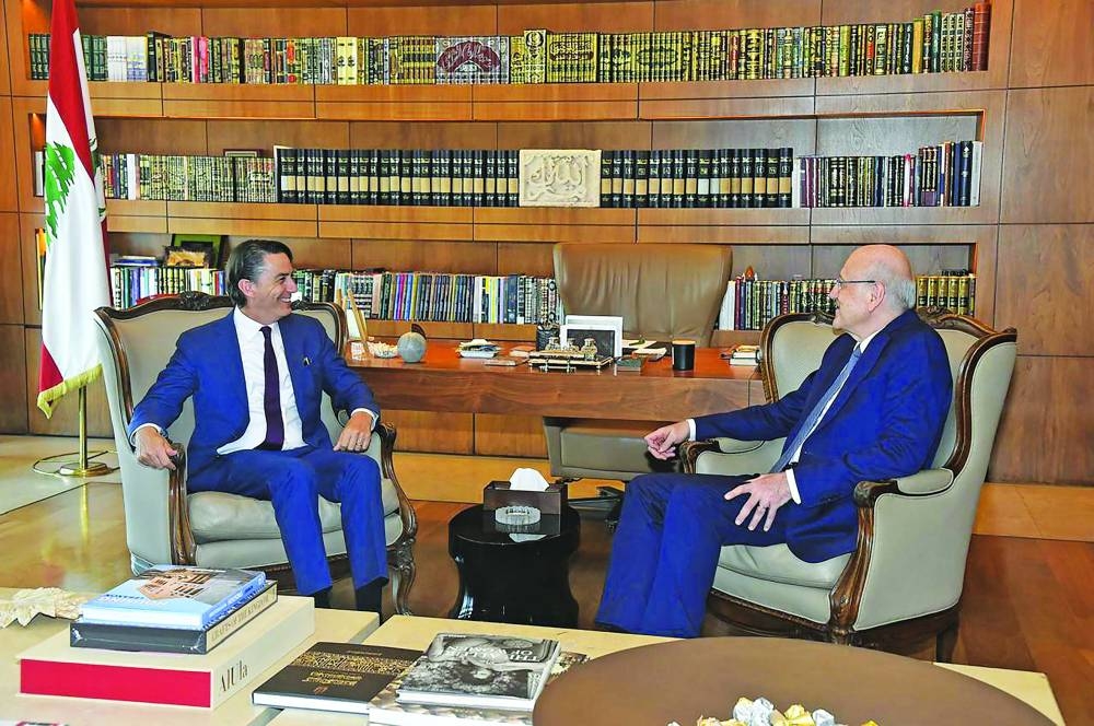 Lebanon's caretaker Prime Minister Najib Mikati meting with US special envoy Amos Hochstein (L) in Beirut Tuesday.