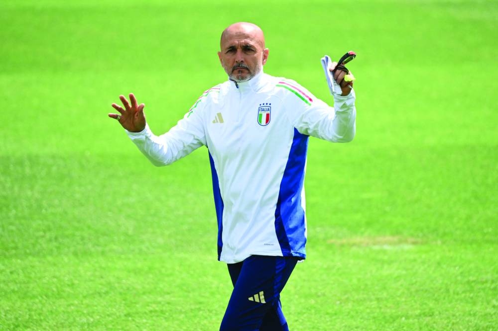 Italy's head coach Luciano Spalletti talks to his players during an MD-1 training session at the base camp in Iserlohn on Friday, on the eve of their UEFA Euro 2024 Round of 16 football match against Switzerland. (AFP)