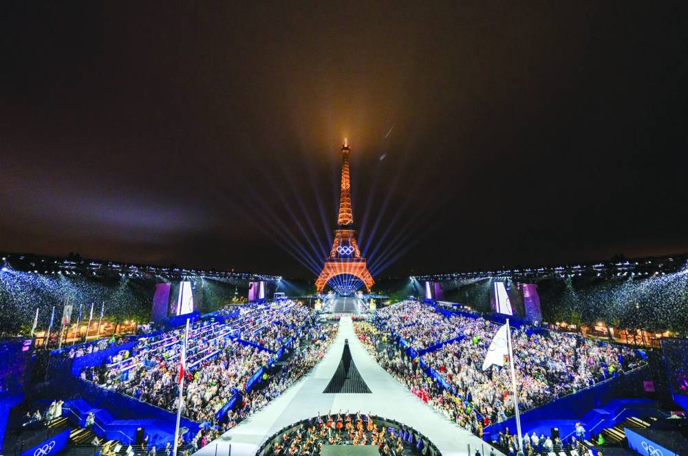 Paris 2024 Olympics - Opening Ceremony - Paris, France - July 26, 2024. Overview of the Trocadero venue, with the Eiffel Tower looming in the background while the Olympic flag is being raised, during the opening ceremony of the Paris 2024 Olympic Games.  FRANCOIS-XAVIER MARIT/Pool via REUTERS