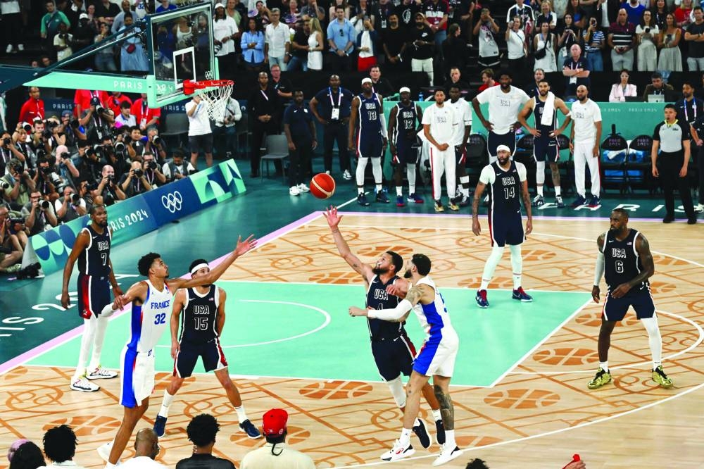 Stephen Curry of the US reaches for the ball on Saturday. (Reuters)