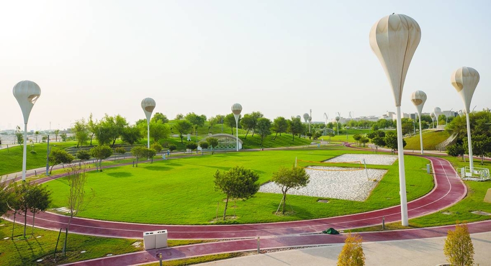 With outdoor air conditioning, Oxygen Park offers a comfortable and scenic environment for walking, jogging, and cycling.