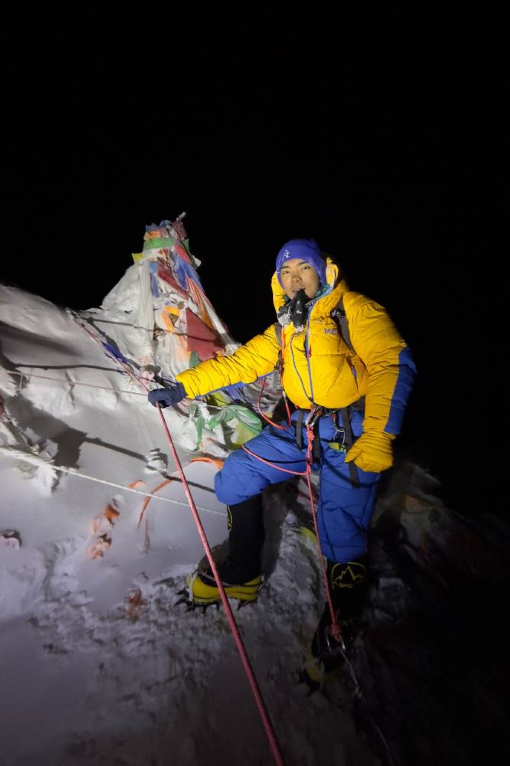 Nima Rinji Sherpa at the top of Mount Everest. AFP / 14 Peaks Expedition