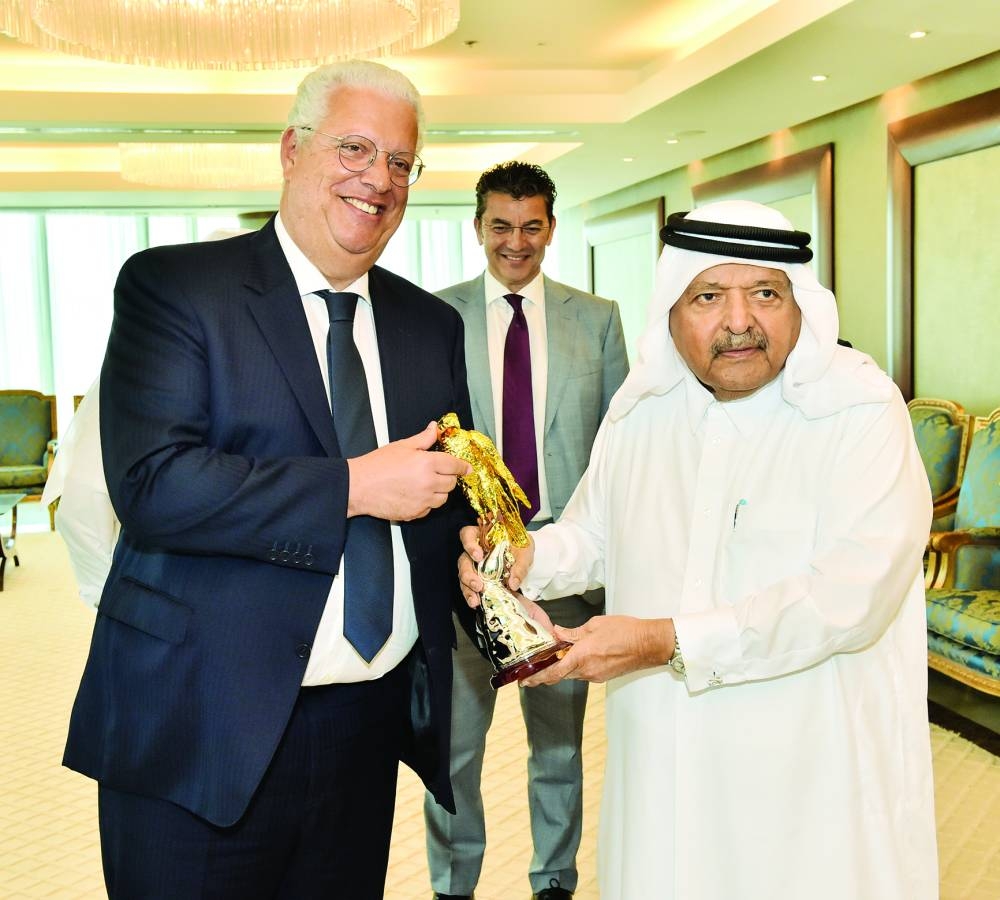 HE Sheikh Faisal presents a souvenir to Portuguese Minister of Economy, Pedro Reis at the QBA headquarters Wednesday.