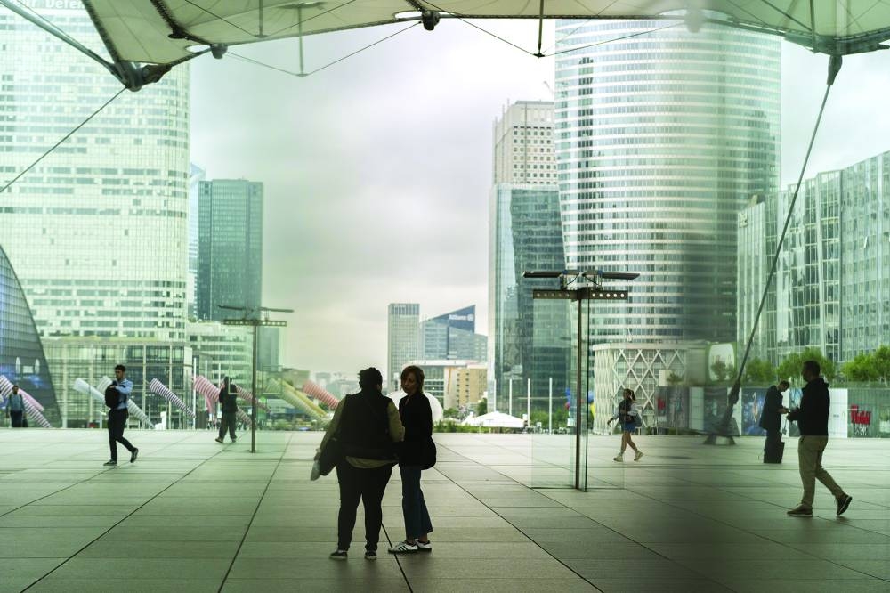 City workers in the La Defense business district of Paris. A very small band of investors is starting to snap up French debt after three months of volatility turned off most funds.